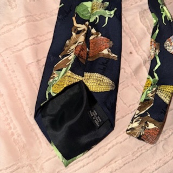 Nicole Miller Green and Yellow Corn Pattern Tie - Picture 3 of 3